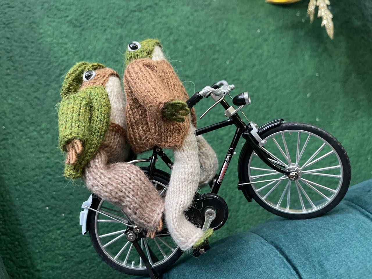 Knitted frog and toad, posing frog friends as book lovers toddler gift