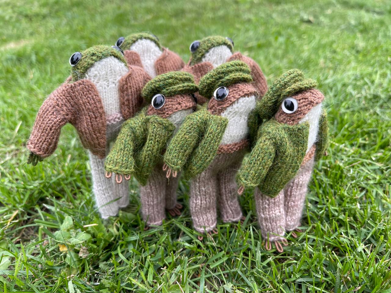 Knitted frog and toad, posing frog friends as book lovers toddler gift
