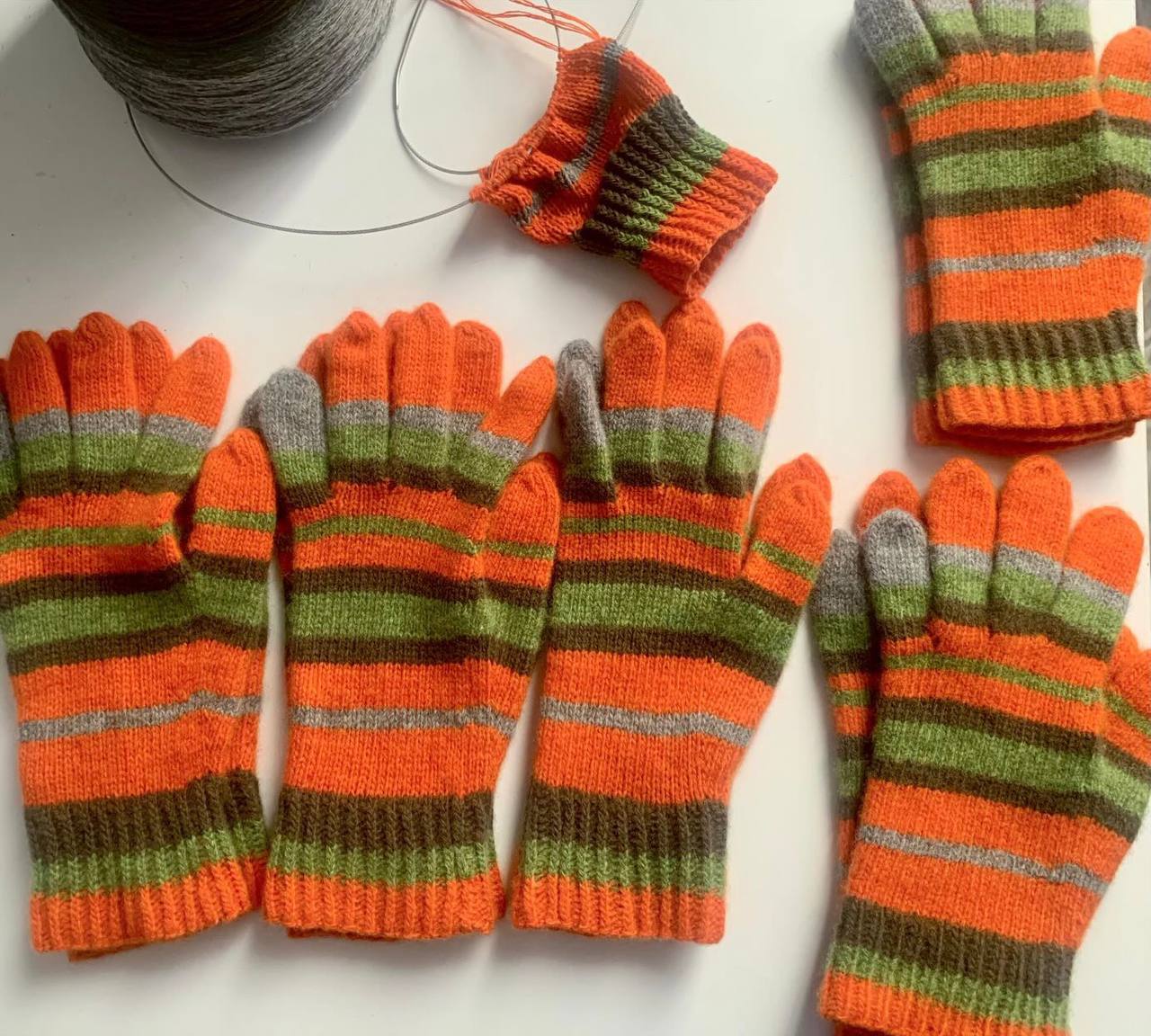 Coraline gloves hand knitted with merino wool - Christmas woman, teen gift