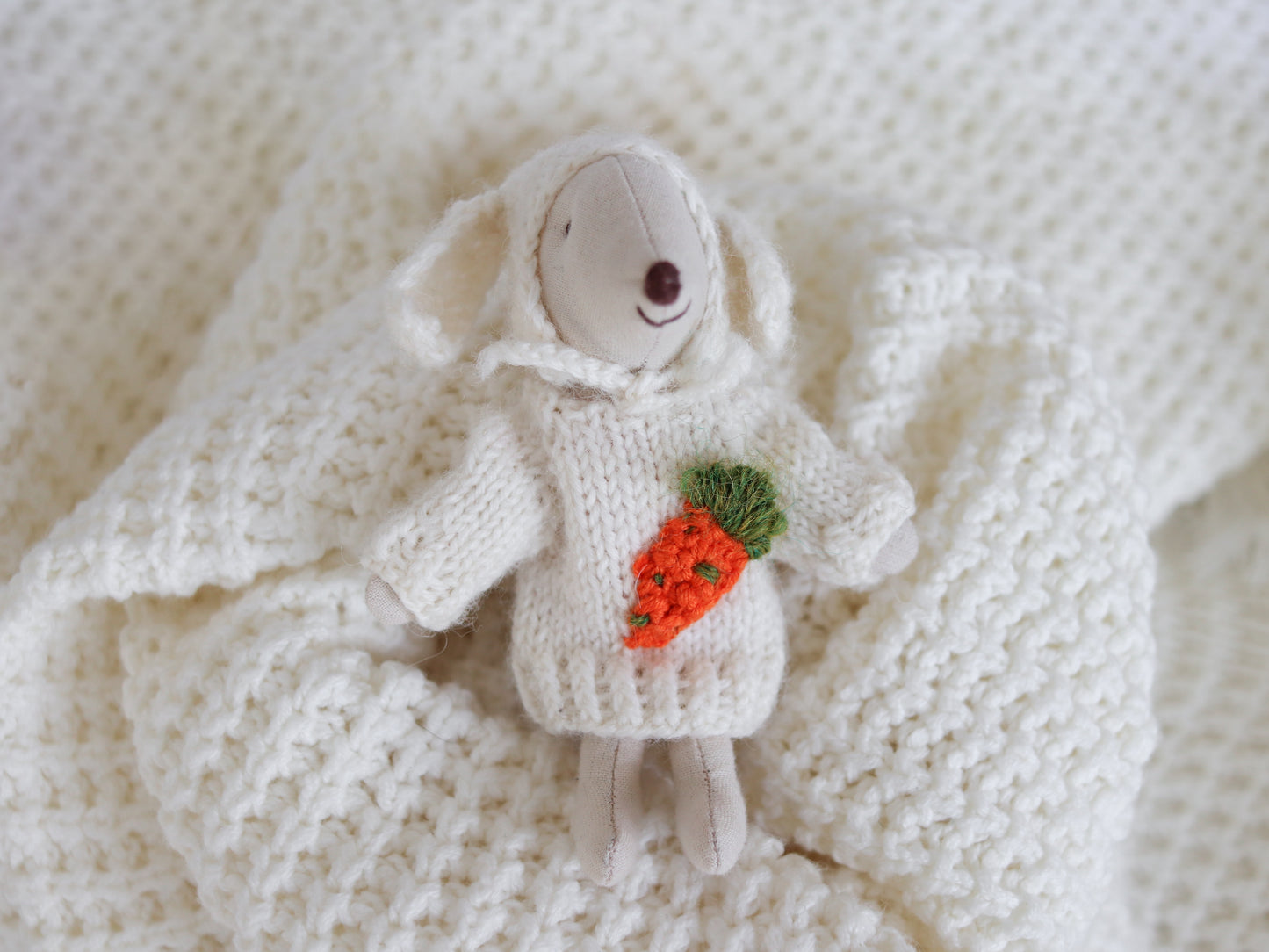 Close-up of Maileg Mouse clothes set: beige knit sweater and blue hat