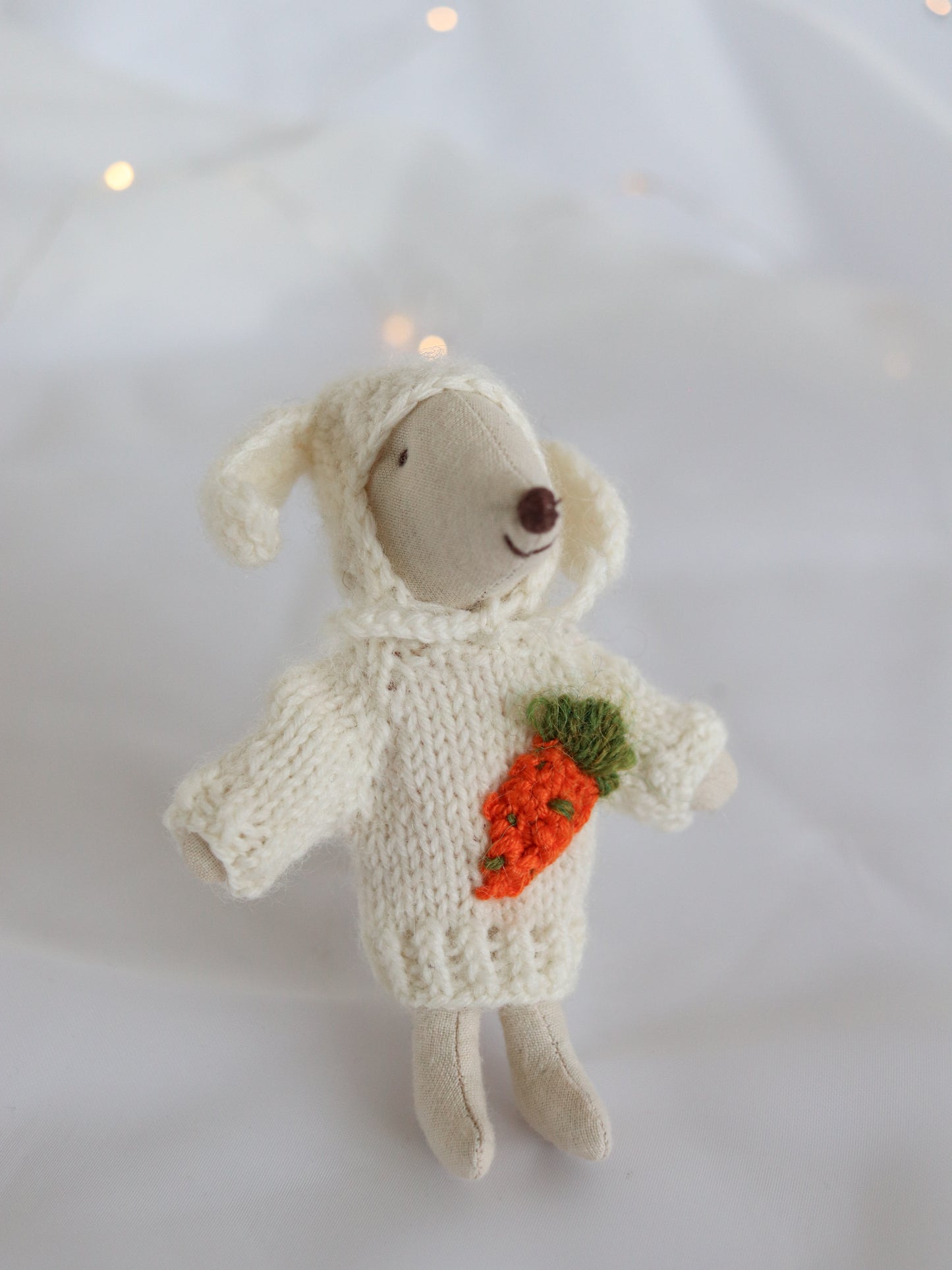 Knitted clothes for Maileg Mouse with a carrot on a white background