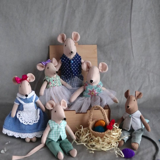 Maileg style mouse family
